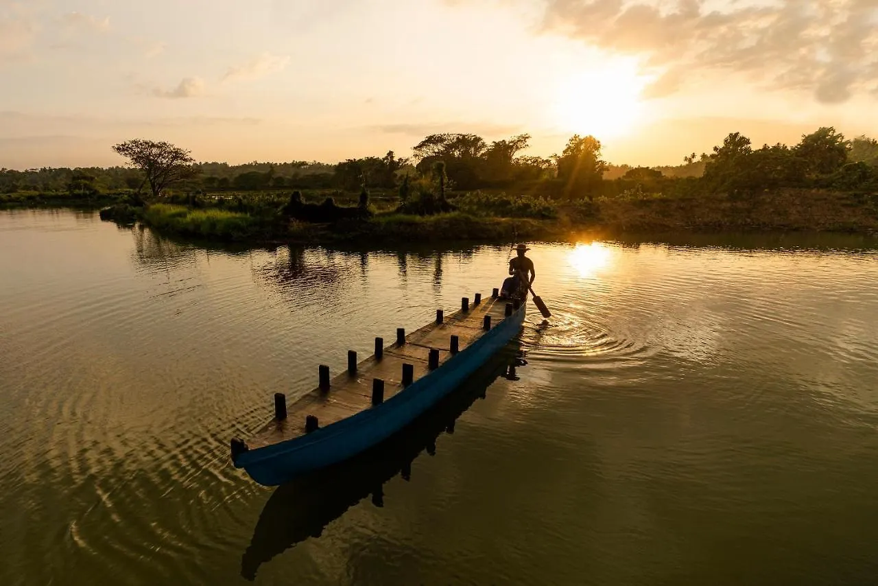 Bolagala Agro Floating Resort 니곰보