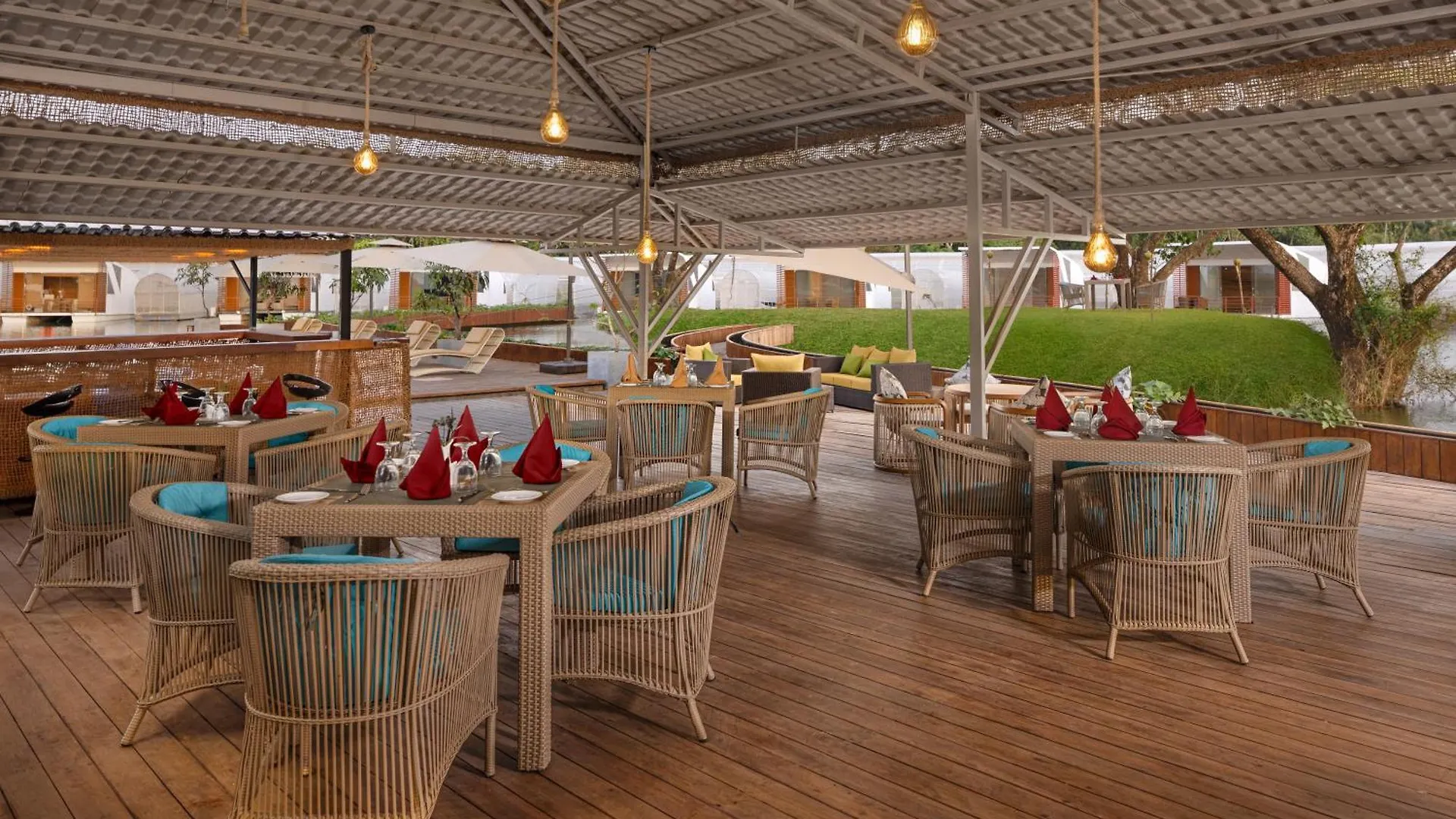 Bolagala Agro Floating Resort 니곰보