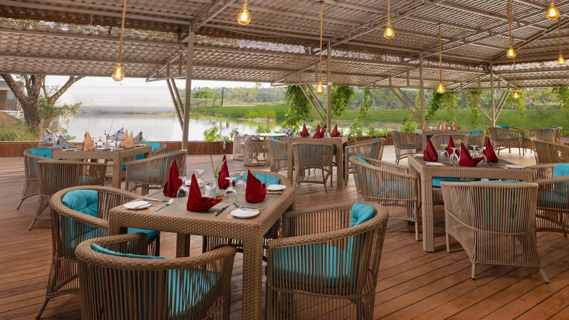 Bolagala Agro Floating Resort 니곰보