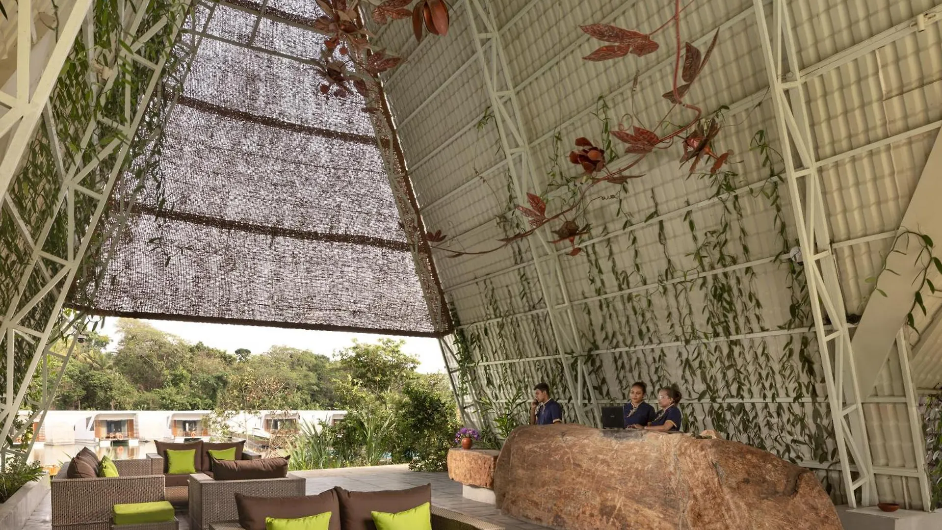 Bolagala Agro Floating Resort 니곰보